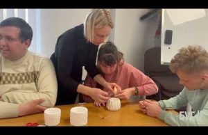 Вихованці з інклюзією у Володимирі виготовляють свічки на майстер-класі (ВІДЕО) Вихованці з інклюзією у Володимирі виготовляють свічки на майстер-класі (ВІДЕО)