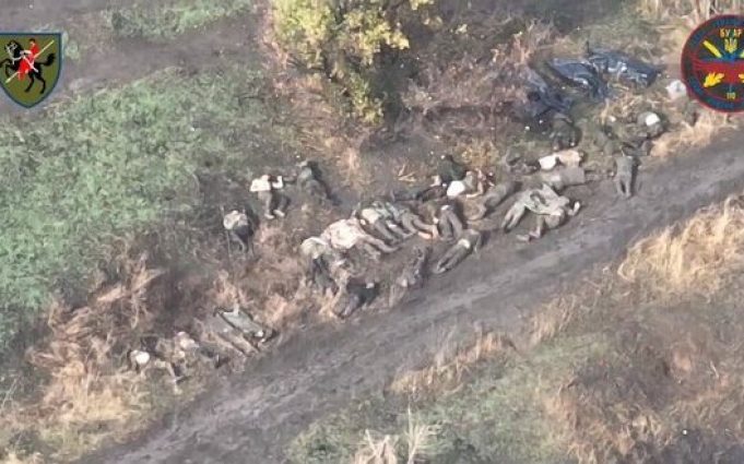 Трупи окупантів “вишикувались у шеренгу” на Авдіївському напрямку. ВIДЕО Трупи-окупантів-“вишикувались-у-шеренгу”-на-Авдіївському-напрямку.-ВiДЕО