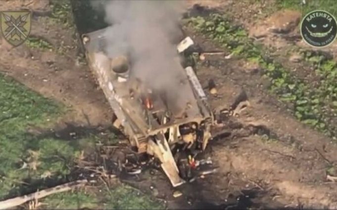 Знищена російська БМП-1 із десантом на Бахмутському напрямку. ВIДЕО Знищена-російська-БМП-1-із-десантом-на-Бахмутському-напрямку.-ВiДЕО