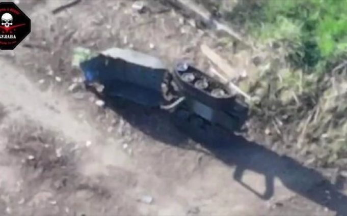 Бійці 72 ОМБр знищили російського наземного робота на полі бою. ВIДЕО Бійці-72-ОМБр-знищили-російського-наземного-робота-на-полі-бою.-ВiДЕО