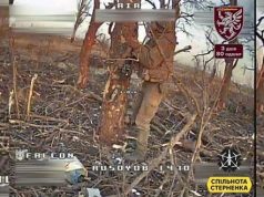 Дрон-камікадзе атакує окупанта прямо у пах. ВIДЕО Дрон-камікадзе-атакує-окупанта-прямо-у-пах.-ВiДЕО