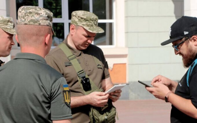 ТЦК за кордоном не вручатимуть повістки, – Міноборони. ВIДЕО ТЦК-за-кордоном-не-вручатимуть-повістки,-–-Міноборони.-ВiДЕО