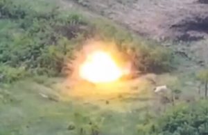 Знищення окупанта прямим влучанням дрона-камікадзе. ВIДЕО Знищення-окупанта-прямим-влучанням-дрона-камікадзе.-ВiДЕО