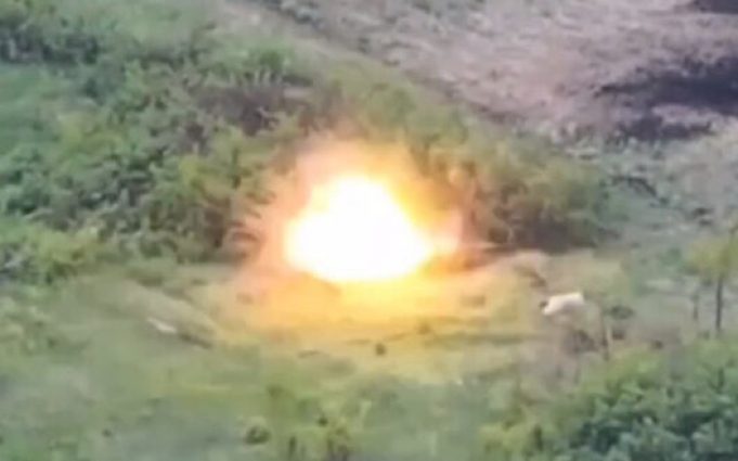 Знищення окупанта прямим влучанням дрона-камікадзе. ВIДЕО Знищення-окупанта-прямим-влучанням-дрона-камікадзе.-ВiДЕО