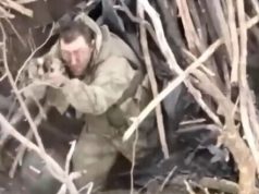 Росіянин в окопі взяв палицю та імітує стрільбу із автомата в український дрон. ВIДЕО Росіянин-в-окопі-взяв-палицю-та-імітує-стрільбу-із-автомата-в-український-дрон.-ВiДЕО