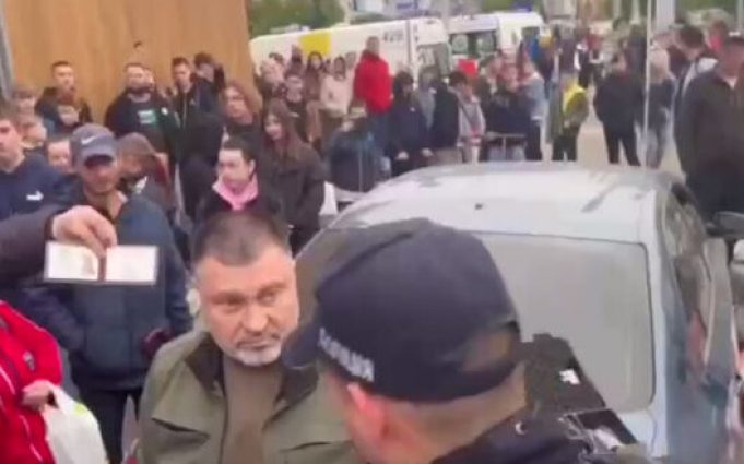 П’яний голова райдержадміністрації Майбоженко влетів у натовп людей в Броварах. ВIДЕО П’яний-голова-райдержадміністрації-Майбоженко-влетів-у-натовп-людей-в-Броварах.-ВiДЕО