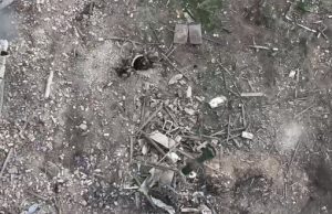 Бійці 503-го ОБМП скидами з дронів нищать окупантів у Кринках. ВIДЕО Бійці-503-го-ОБМП-скидами-з-дронів-нищать-окупантів-у-Кринках.-ВiДЕО