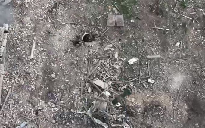 Бійці 503-го ОБМП скидами з дронів нищать окупантів у Кринках. ВIДЕО Бійці-503-го-ОБМП-скидами-з-дронів-нищать-окупантів-у-Кринках.-ВiДЕО