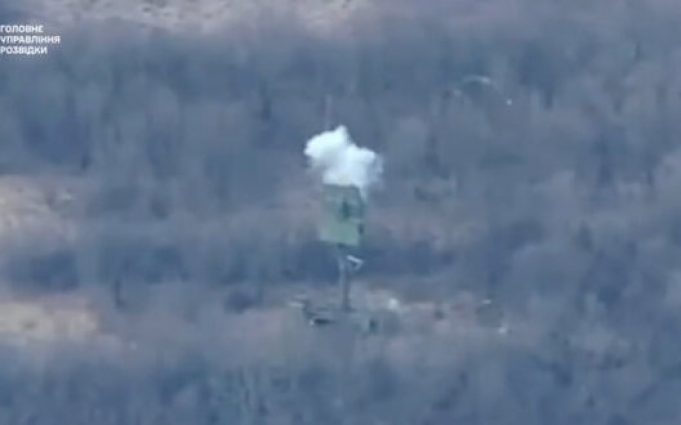 Бійці ГУР уразили новітню російську РЛС “Подльот”. Її вартість становить понад $5 млн. ВIДЕО Бійці-ГУР-уразили-новітню-російську-РЛС-“Подльот”-Її-вартість-становить-понад-$5-млн.-ВiДЕО