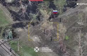 Прикордонники ліквідували двох окупантів, ще одного поранили на Куп’янському напрямку. ВIДЕО Прикордонники-ліквідували-двох-окупантів,-ще-одного-поранили-на-Куп’янському-напрямку.-ВiДЕО