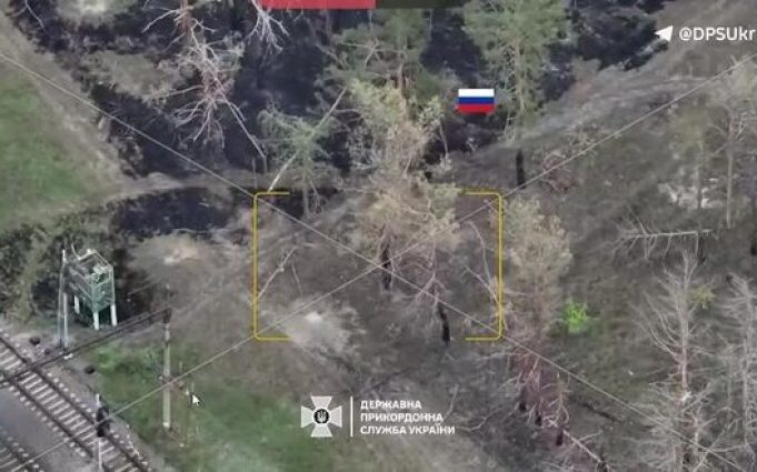 Прикордонники ліквідували двох окупантів, ще одного поранили на Куп’янському напрямку. ВIДЕО Прикордонники-ліквідували-двох-окупантів,-ще-одного-поранили-на-Куп’янському-напрямку.-ВiДЕО