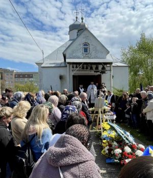 Нововолинська-громада-провела-в-останню-путь-Захисника-Дениса-Скубія