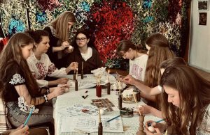 Нововолинська Майстриня Марія Булюк провела майстер клас з виготовлення традиційної писанки Нововолинська-Майстриня-Марія-Булюк-провела-майстер-клас-з-виготовлення-традиційної-писанки