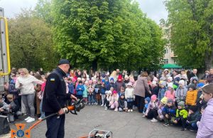 Фахівці ДСНС провели показові виступи у закладах освіти Нововолинської громади у рамках “Тижня безпеки”