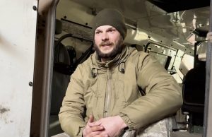 Захищаючи Україну забуваєш про страх – прикордонник на псевдо Лис Прикордонник з позивним Лис проходить службу в бойовому підрозділі Волинського загону – комендатурі швидкого реагування. Військовослужбовець розповів один з тактичних епізодів оборони на Новопавлівському напрямку, а саме спроби прориву рубежу оборони українських прикордонників піхотою російсько-окупаційних військ.