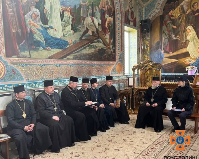 Напередодні Світлого Христового Воскресіння фахівці ДСНС провели інструктажі із священнослужителями