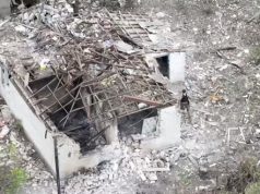 Двоє окупантів невдало сховались у зруйнованому будинку. ВIДЕО Двоє-окупантів-невдало-сховались-у-зруйнованому-будинку.-ВiДЕО