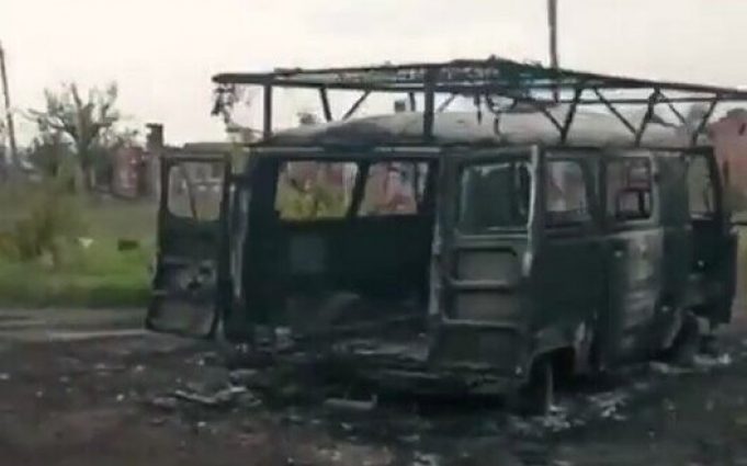 Наші бійці знищили декілька “буханок” окупантів дронами-камікадзе у Бахмуті. ВIДЕО Наші-бійці-знищили-декілька-“буханок”-окупантів-дронами-камікадзе-у-Бахмуті.-ВiДЕО