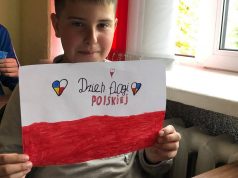 Учні Нововолинських ліцеїв привітали поляків з Днем державного прапора Учні-Нововолинських-ліцеїв-привітали-поляків-з-Днем-державного-прапора