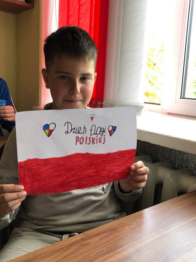 Учні Нововолинських ліцеїв привітали поляків з Днем державного прапора Учні-Нововолинських-ліцеїв-привітали-поляків-з-Днем-державного-прапора