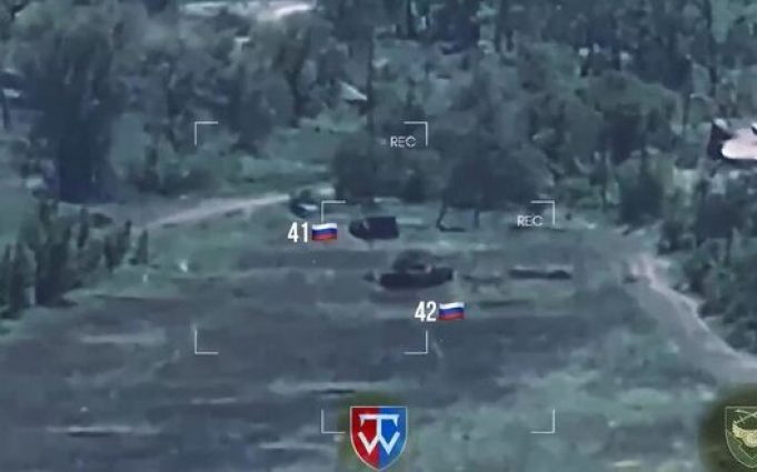 На невеликій ділянці фронту догорають 42 одиниці ворожої бронетехніки. ВIДЕО На-невеликій-ділянці-фронту-догорають-42-одиниці-ворожої-бронетехніки.-ВiДЕО