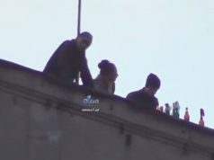 Кадри з Одеси 2 травня 2014 року: Проросійські бойовики кидають коктейлі Молотова і стріляють із... Кадри-з-Одеси-2-травня-2014-року:-Проросійські-бойовики-кидають-коктейлі-Молотова-і-стріляють-із.