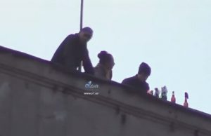 Кадри з Одеси 2 травня 2014 року: Проросійські бойовики кидають коктейлі Молотова і стріляють із... Кадри-з-Одеси-2-травня-2014-року:-Проросійські-бойовики-кидають-коктейлі-Молотова-і-стріляють-із.