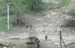 Українські захисники поділилися подробицями, як окупанти підірвалися на міні. ВIДЕО Українські-захисники-поділилися-подробицями,-як-окупанти-підірвалися-на-міні.-ВiДЕО