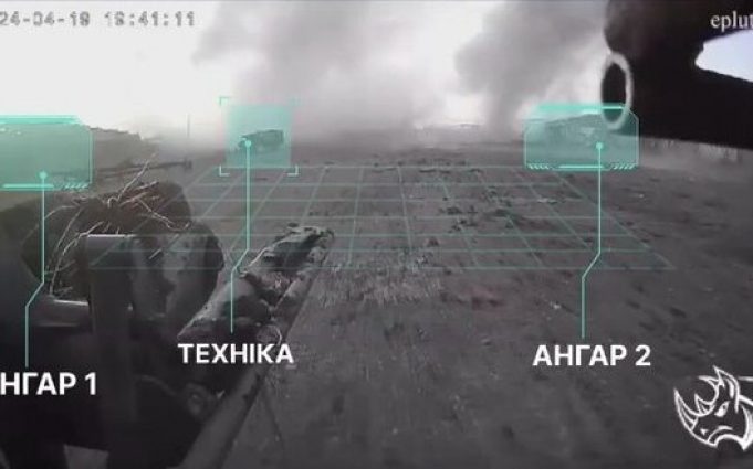 Українські захисники знищили ворожий танк. ВIДЕО Українські-захисники-знищили-ворожий-танк.-ВiДЕО