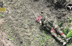 Окупанту відірвало голову після влучання боєприпасу з дрона бійців 47 ОМБр. ВIДЕО 18+ Окупанту-відірвало-голову-після-влучання-боєприпасу-з-дрона-бійців-47-ОМБр.-ВiДЕО-18+