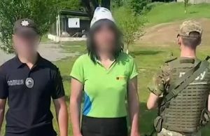 Чоловік у жіночому вбранні намагався виїхати з України з паспортом сестри, – ДПСУ. ВIДЕО Чоловік-у-жіночому-вбранні-намагався-виїхати-з-України-з-паспортом-сестри,-–-ДПСУ.-ВiДЕО