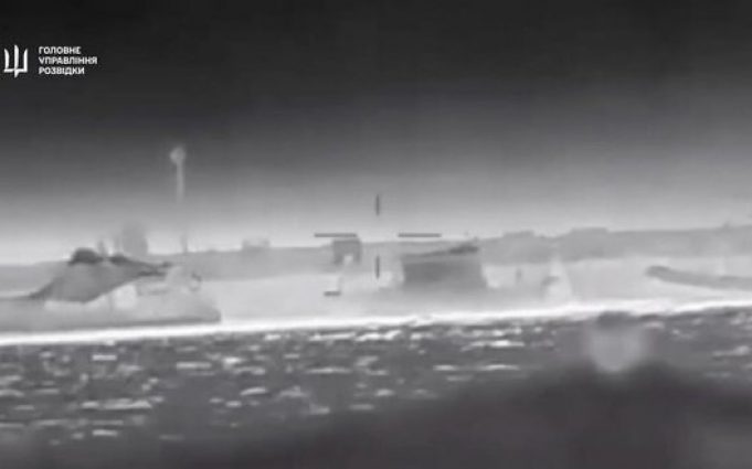 Спецпризначенці ГУР знищили в Криму швидкісний ворожий катер морським дроном. ВIДЕО Спецпризначенці-ГУР-знищили-в-Криму-швидкісний-ворожий-катер-морським-дроном.-ВiДЕО