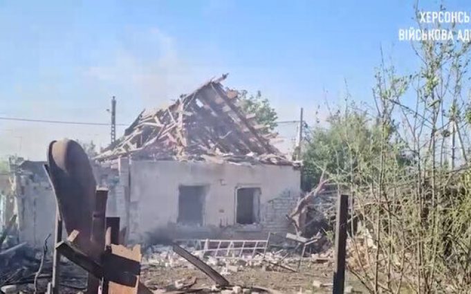 Росіяни обстріляли житлові квартали в Центральному районі Херсону. ВIДЕО Росіяни-обстріляли-житлові-квартали-в-Центральному-районі-Херсону.-ВiДЕО