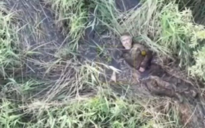 Російський загарбник зник після прямого влучання боєприпасу. ВIДЕО Російський-загарбник-зник-після-прямого-влучання-боєприпасу.-ВiДЕО