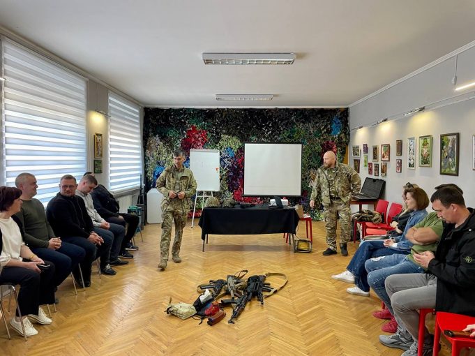У Нововолинську провели заняття з національного спротиву У-Нововолинську-провели-заняття-з-національного-спротиву