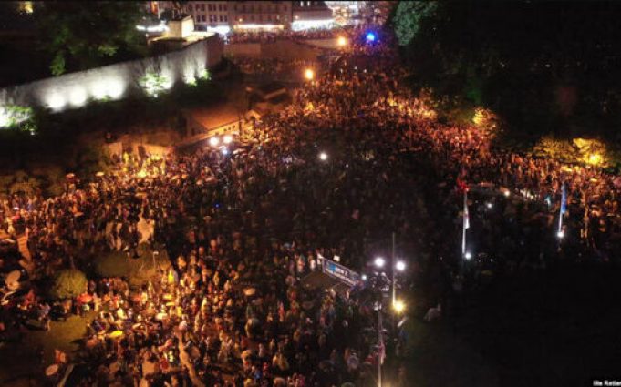 У Тбілісі тисячі людей вийшли на протести проти закону про “іноагентів”. ВIДЕО У-Тбілісі-тисячі-людей-вийшли-на-протести-проти-закону-про-“іноагентів”.-ВiДЕО