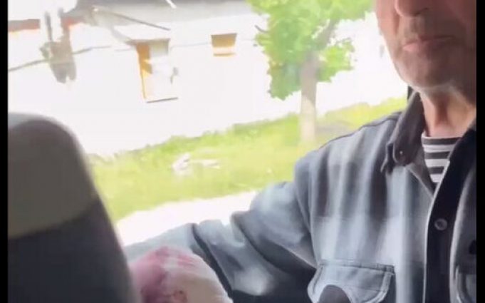 Російські окупанти відстрелили палець чоловіку на околицях Вовчанська. ВIДЕО Російські-окупанти-відстрелили-палець-чоловіку-на-околицях-Вовчанська.-ВiДЕО