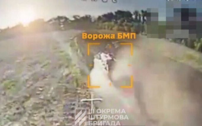 Розбито колону ворожої техніки, яка намагалася здійснити прорив на Харківщині. ВIДЕО Розбито-колону-ворожої-техніки,-яка-намагалася-здійснити-прорив-на-Харківщині.-ВiДЕО