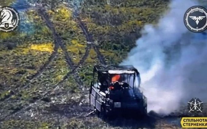 Воїни 47 ОМБр знищили російський БТР, який був захищений не тільки з мангалами, а й... Воїни-47-ОМБр-знищили-російський-БТР,-який-був-захищений-не-тільки-з-мангалами,-а-й.