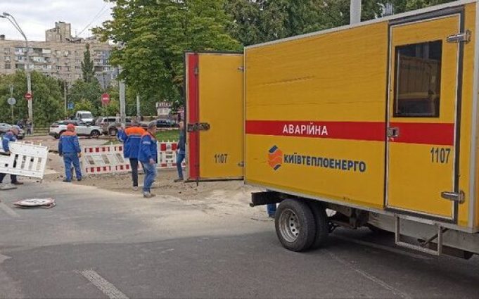 У Києві біля ТЦ “Ocean Plaza” прорвало водогін: Затоплено дорогу. ВІДЕО+ФОТОрепортаж У-Києві-біля-ТЦ-“ocean-plaza”-прорвало-водогін:-Затоплено-дорогу.-ВІДЕО+ФОТОрепортаж