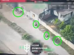 Ліквідовані окупанти валяються під парканом на вулиці у Вовчанську. ВIДЕО Ліквідовані-окупанти-валяються-під-парканом-на-вулиці-у-Вовчанську.-ВiДЕО