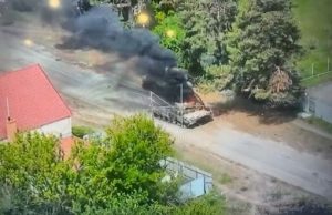 Українські воїни знищили два ворожі танки на Харківщині: “Горить, сука! Вовчанськ наш!”. ВIДЕО Українські-воїни-знищили-два-ворожі-танки-на-Харківщині:-“Горить,-сука!-Вовчанськ-наш!”.-ВiДЕО