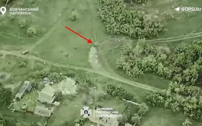 Прикордонники знищили два танки окупантів, з яких вівся обстріл околиць Вовчанська. ВIДЕО Прикордонники-знищили-два-танки-окупантів,-з-яких-вівся-обстріл-околиць-Вовчанська.-ВiДЕО