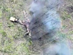 Російський загарбник закладає гранату під бронежилет. ВIДЕО 18+ Російський-загарбник-закладає-гранату-під-бронежилет.-ВiДЕО-18+