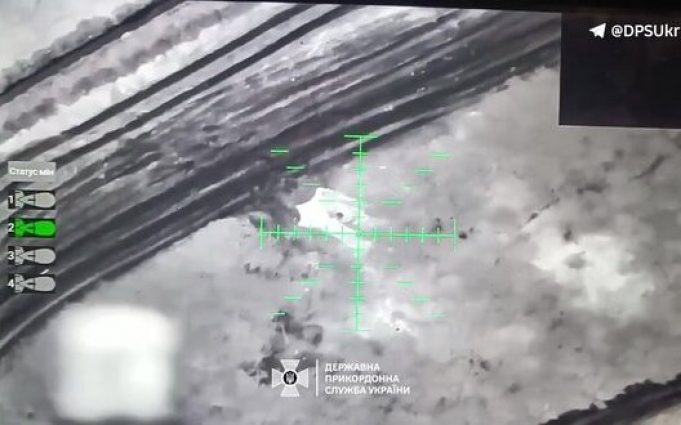 Прикордонники знищили на Донеччині російський РЛС “Зоопарк-1”. ВIДЕО Прикордонники-знищили-на-Донеччині-російський-РЛС-“Зоопарк-1”.-ВiДЕО