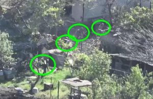 Шістьох окупантів засипало у льосі після атаки українського дрона-камікадзе. ВIДЕО Шістьох-окупантів-засипало-у-льосі-після-атаки-українського-дрона-камікадзе.-ВiДЕО