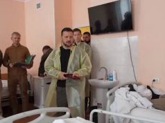 Зеленський відвідав захисників, які дістали поранення у боях на Харківщині. ВIДЕО Зеленський-відвідав-захисників,-які-дістали-поранення-у-боях-на-Харківщині.-ВiДЕО