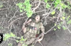 Російський загарбник конає від влучних ударів бійців 92 ОШБр. ВIДЕО Російський-загарбник-конає-від-влучних-ударів-бійців-92-ОШБр.-ВiДЕО