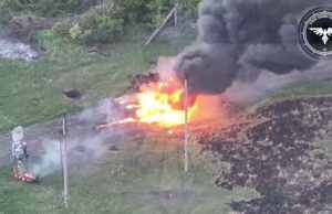 Український дрон знищив вщент ворожий танк Т-80 разом з екіпажем. ВIДЕО Український-дрон-знищив-вщент-ворожий-танк-Т-80-разом-з-екіпажем.-ВiДЕО