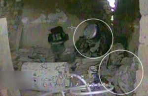 Окупант, рятуючись від дрона-камікадзе, вдіває на голову залізний таз. ВIДЕО Окупант,-рятуючись-від-дрона-камікадзе,-вдіває-на-голову-залізний-таз.-ВiДЕО